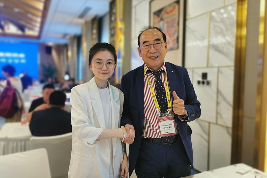 Met succes deelgenomen aan één-op-één zakelijke discussies tijdens het 37e CEO Summer Seminar