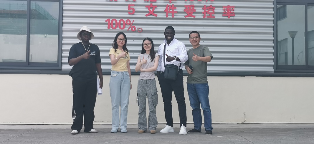 Burkina Faso-klanten ondertekenen bestelling na bezoek aan onze productiebasis voor zuurstof- en stikstofgeneratoren